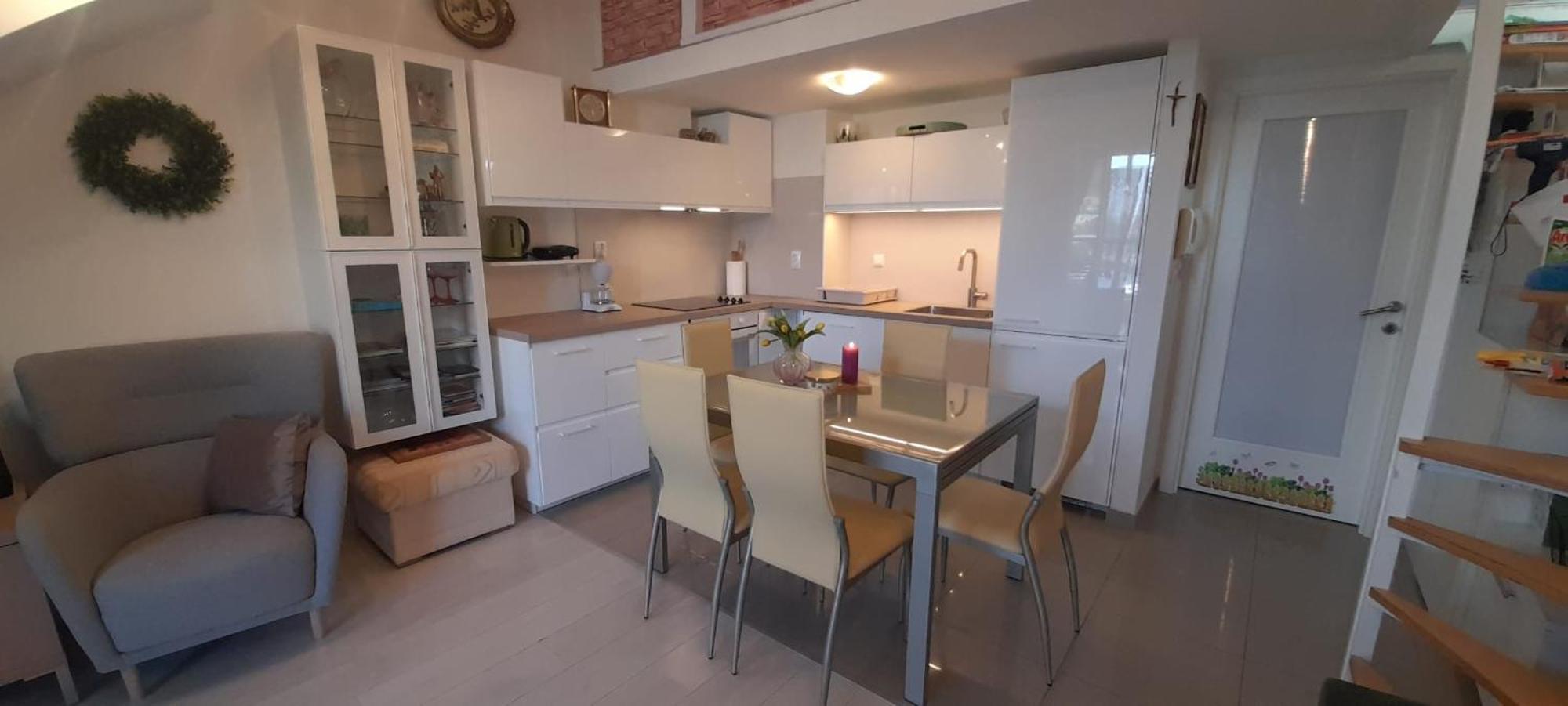 Apartment Sea View Mouth Cetina أوميس المظهر الخارجي الصورة