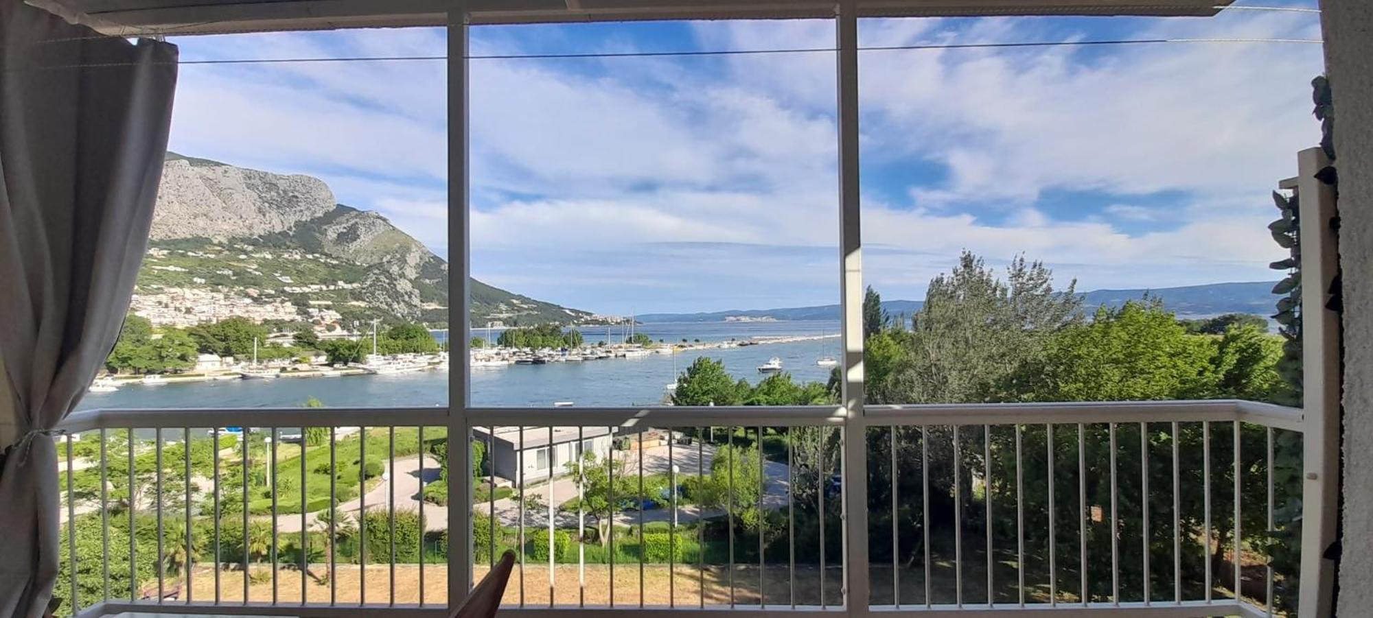 Apartment Sea View Mouth Cetina أوميس المظهر الخارجي الصورة