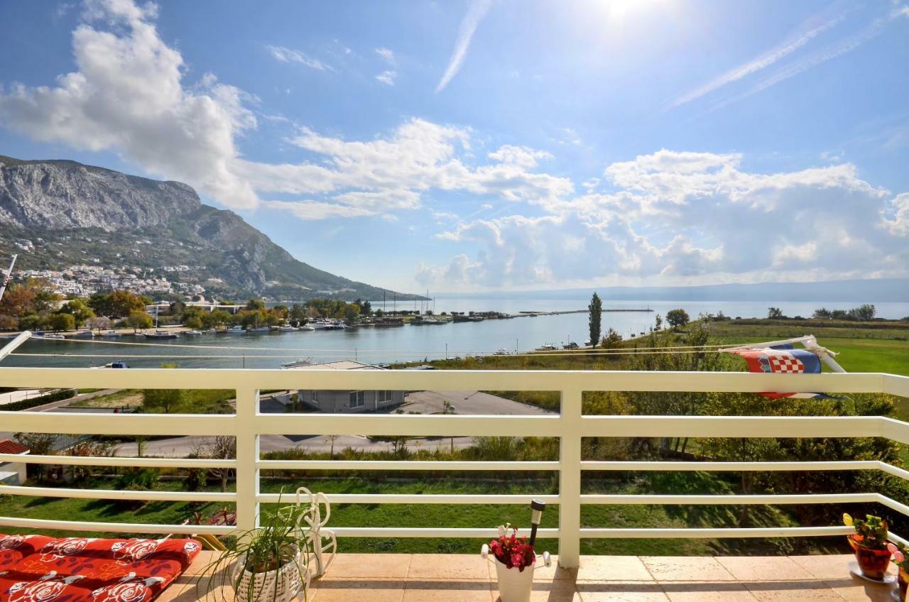 Apartment Sea View Mouth Cetina أوميس المظهر الخارجي الصورة